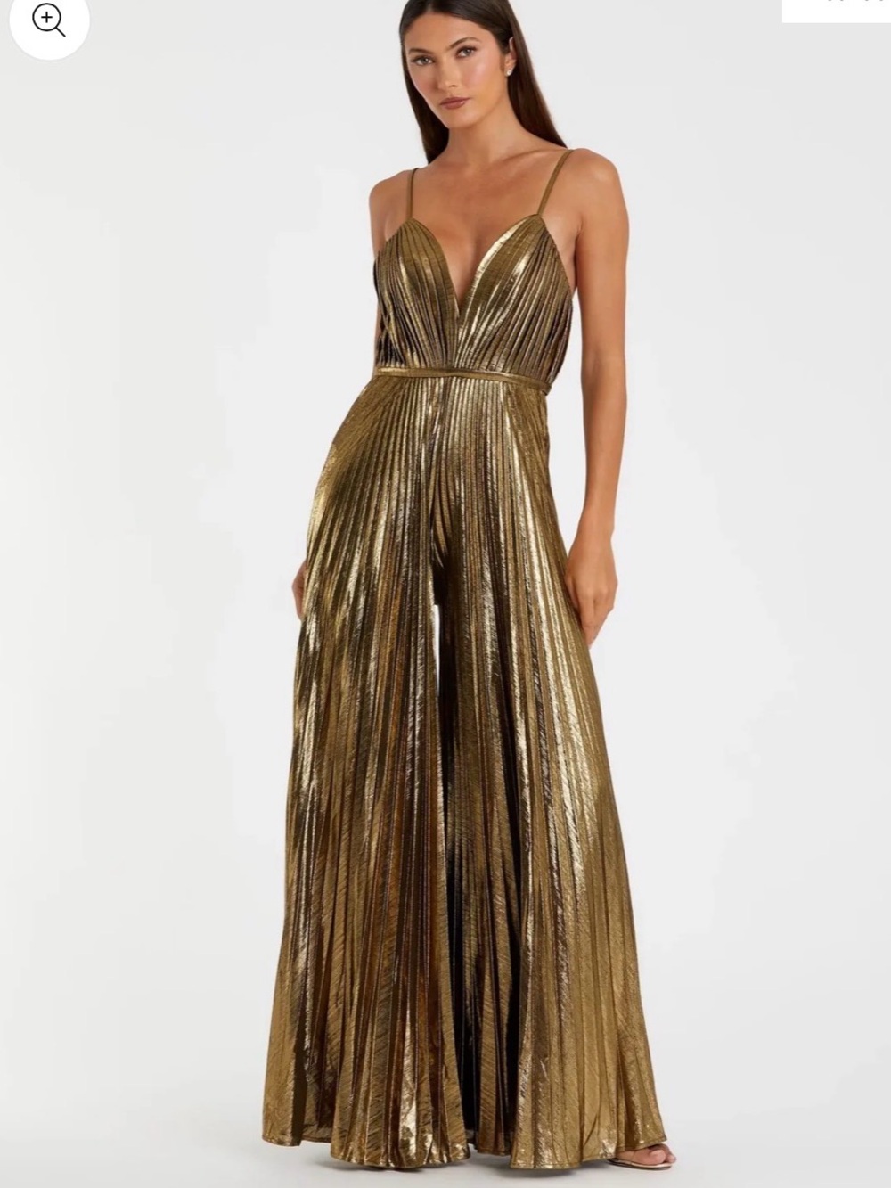 Mac Duggal Gold Metallic Pleated V neck jumpsuit size 6 #27143